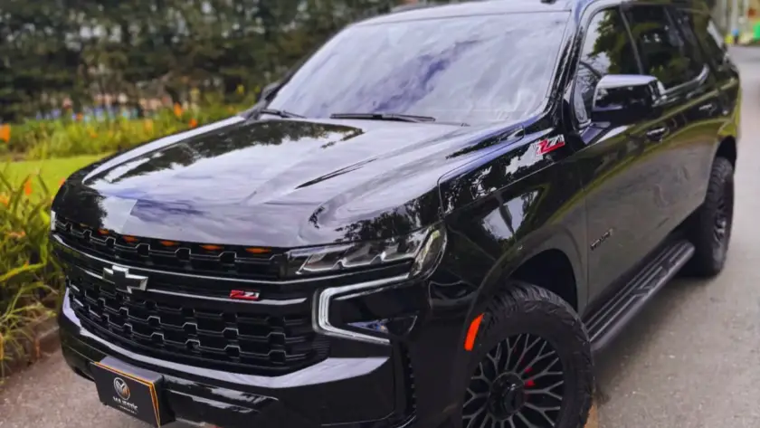 Chevrolet Tahoe Z71 negra disponible para alquiler en Medellín con Majestic Rentacar